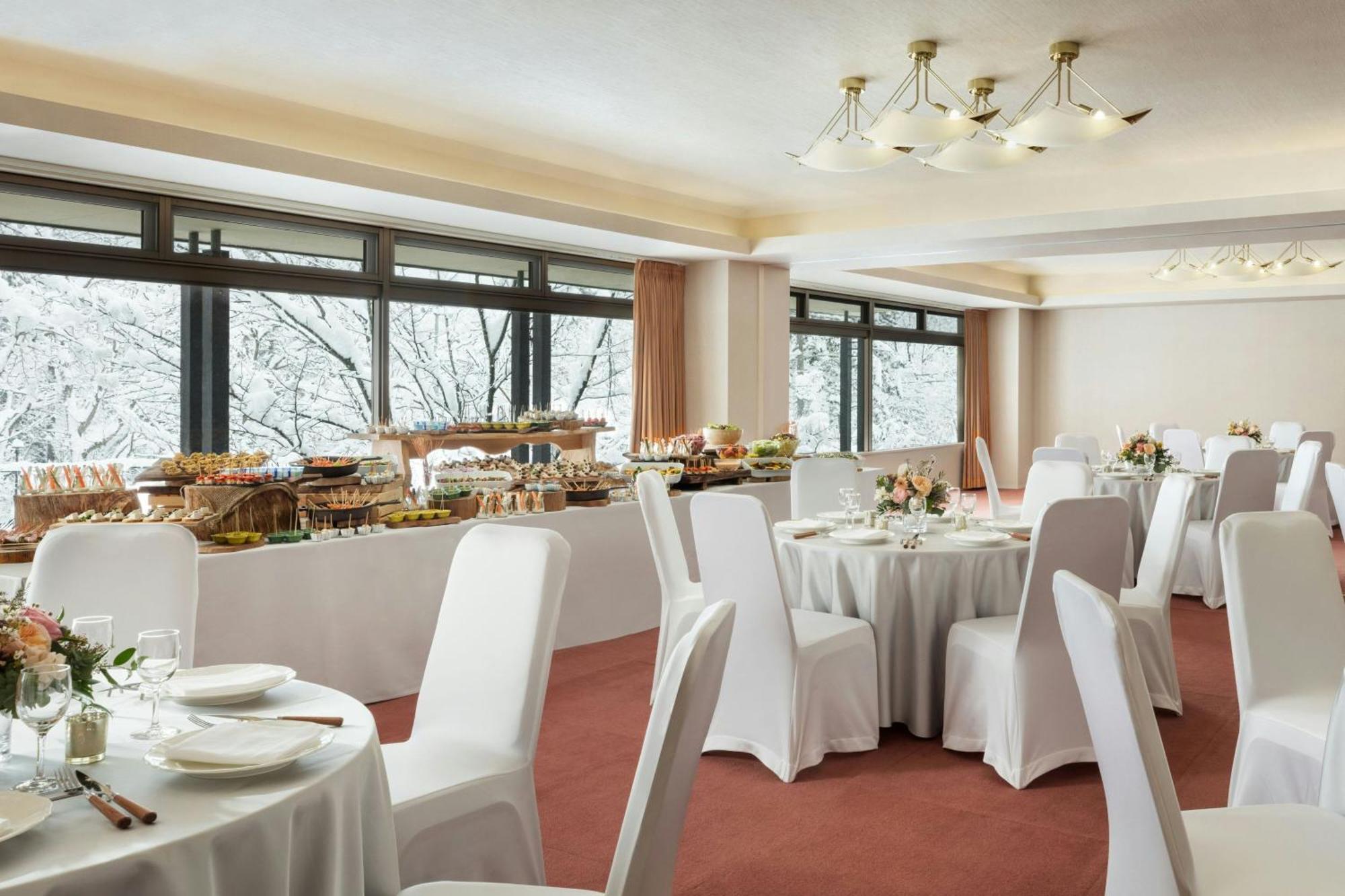Courtyard By Marriott Hakuba Hotel Bagian luar foto